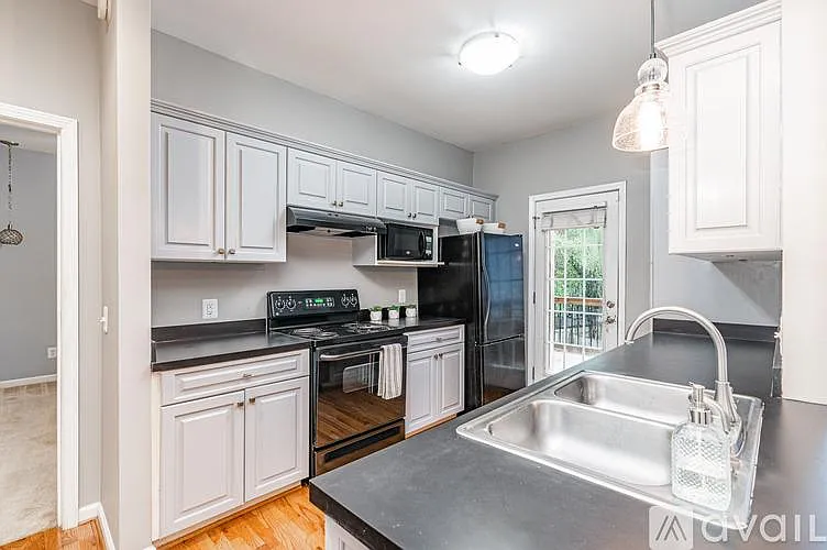 520 Summerlea Dr — Photo 10