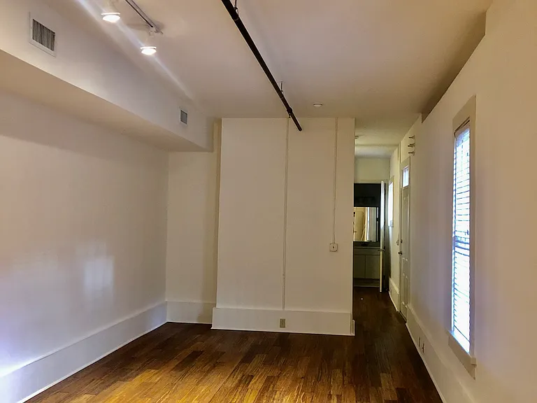 509 Baronne St #101 — Photo 10