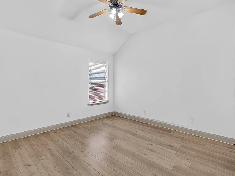 5709 Main St — Photo 10