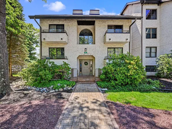 45 Midlake Dr #102, Lake Harmony, PA 18624