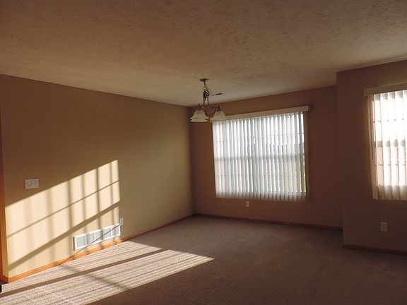 3rd image of 601 Clayton Cir #601
