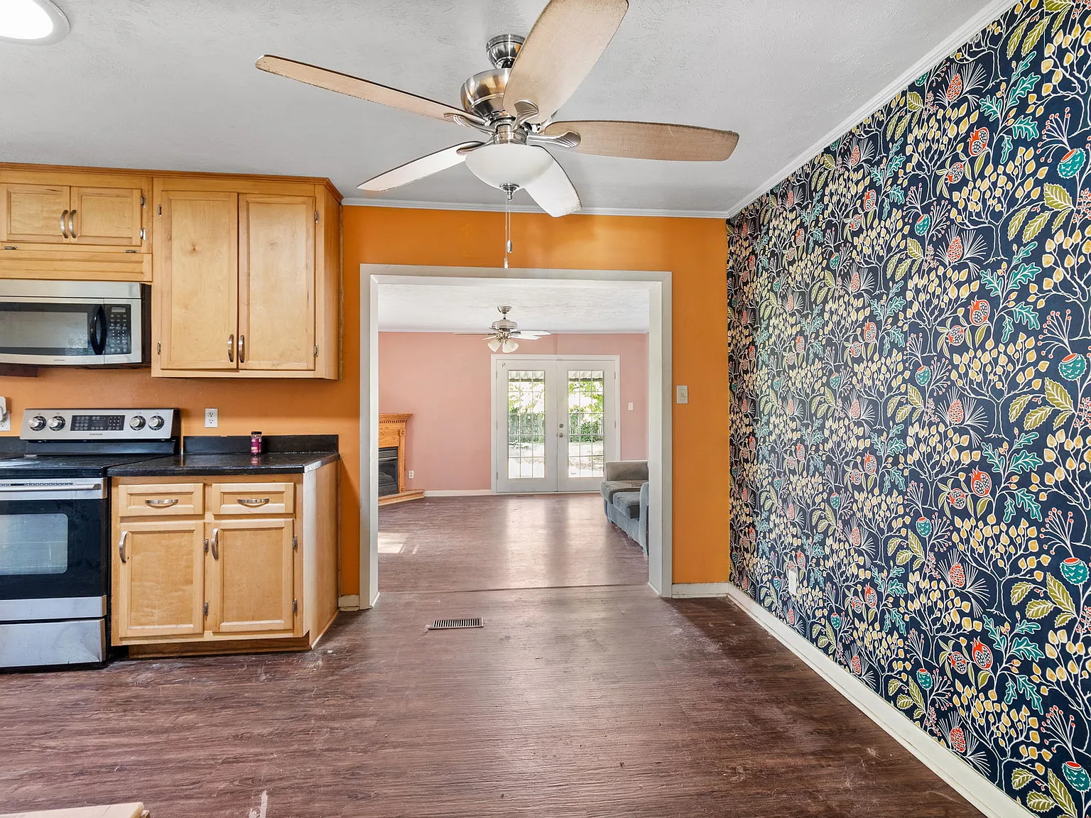3 bed, 1.5 bath, 1332 sqft, $1,900 — Photo 4
