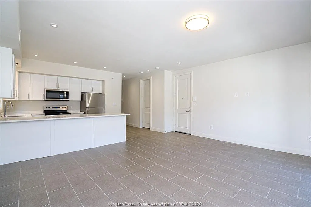 2 bed, 1.5 bath, 980 sqft, $2,200 — Photo 3