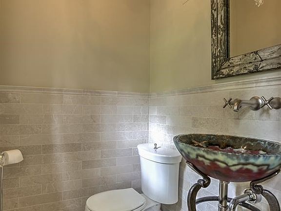 5th image of 6711 Davenport St