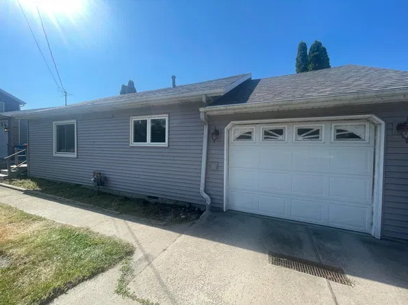 7707 Lake Shore Dr, Cedar Lake, IN 46303