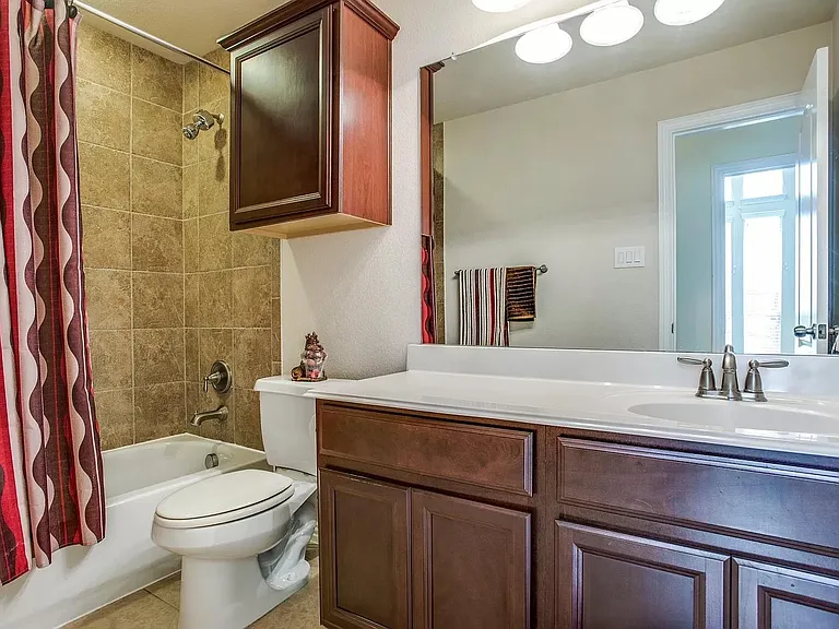 7772 Ivanhoe Dr — Photo 24