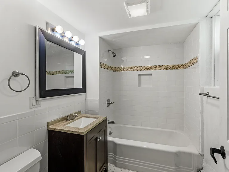 2355 Shepard Ave — Photo 33
