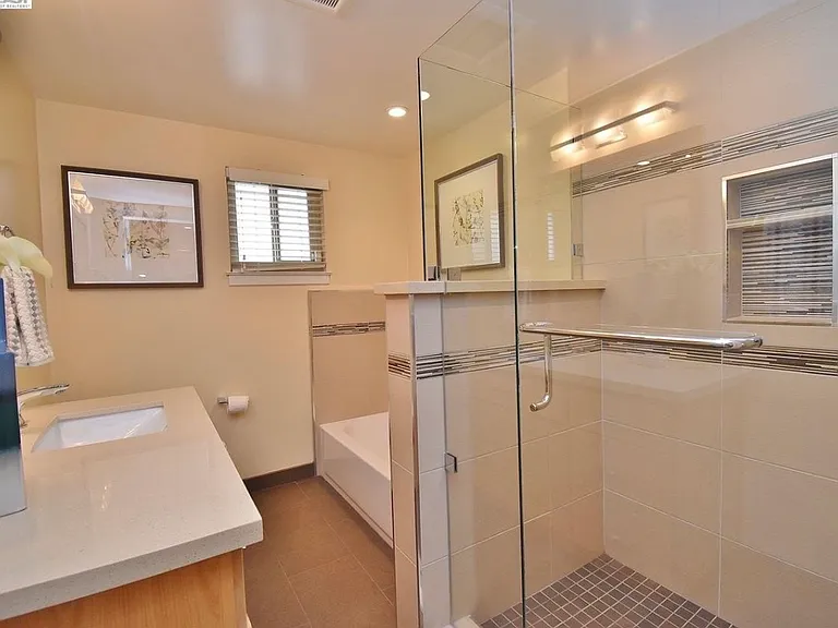 25354 Rick Way — Photo 3