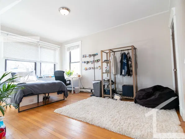 222 Saint Paul St #7, Brookline, MA 02446