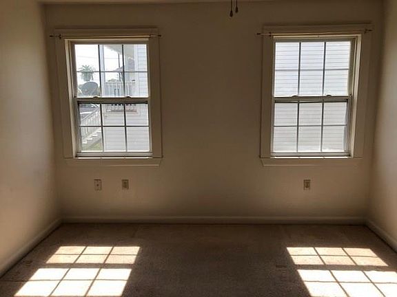 3rd image of 2255 Robert E Lee Blvd