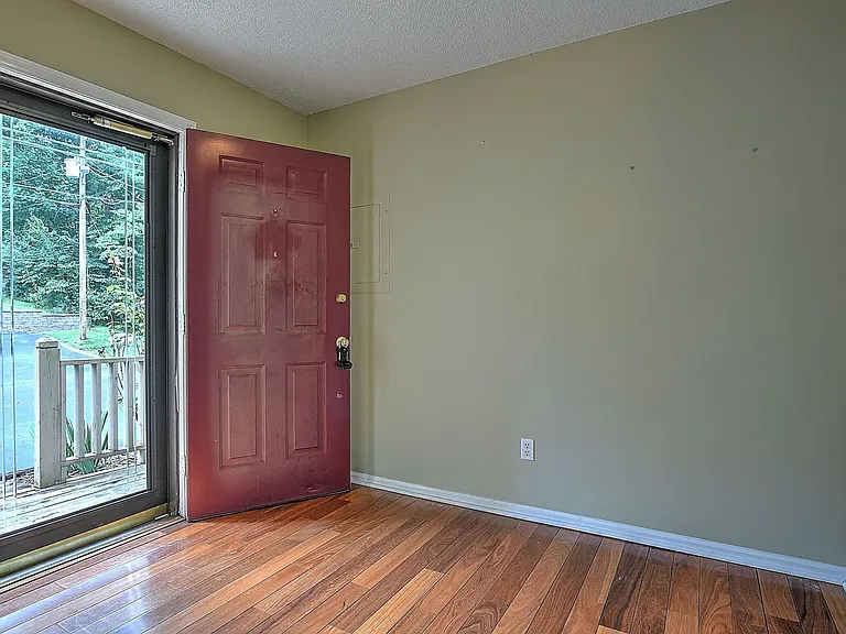 206 Windridge Colony — Photo 2