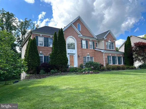 4718 Village Dr, Fairfax, VA 22030