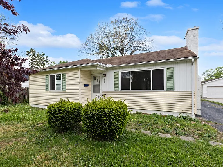 2635 Woodstock Rd — Photo 3