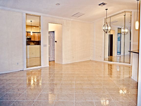 Entrance - Living Room