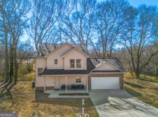 221 Cobb Dr, Royston, GA 30662