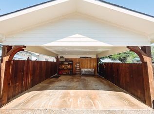 407 E Ash Dr, Johnson City, TX 78636