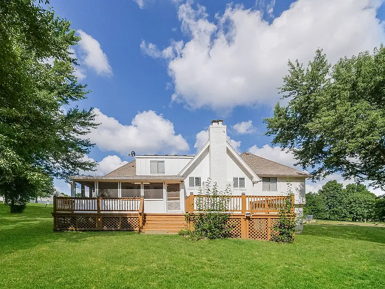 15045 Switzer Rd — Photo 31