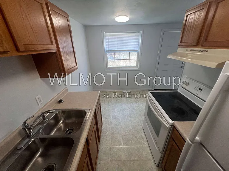 904 Sloan St #D — Photo 6