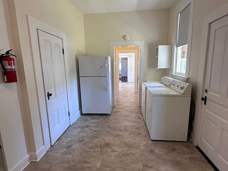 942 G St — Photo 18