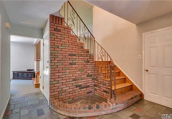 3rd image of 82 Tulipwood Dr