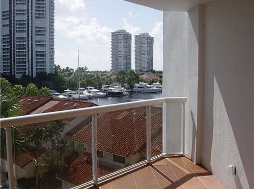 4th image of 3610 Yacht Club Dr APT 506