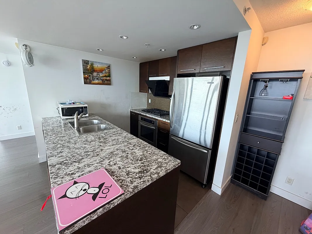 2 bed, 1081 sqft, $5,200 — Photo 2