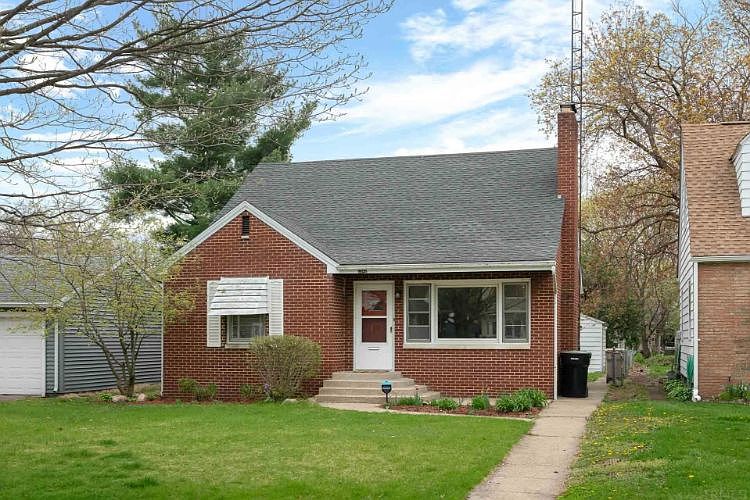 1st image of 2042 Parkview Pl