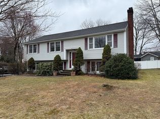 19 Forest Park Ave, Tyngsboro, MA 01879