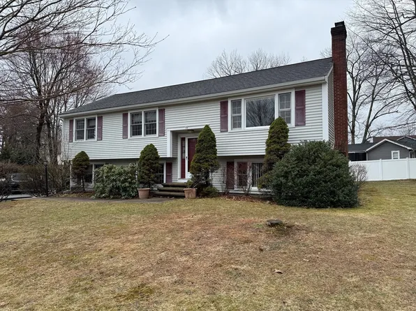 19 Forest Park Ave, Tyngsboro, MA 01879