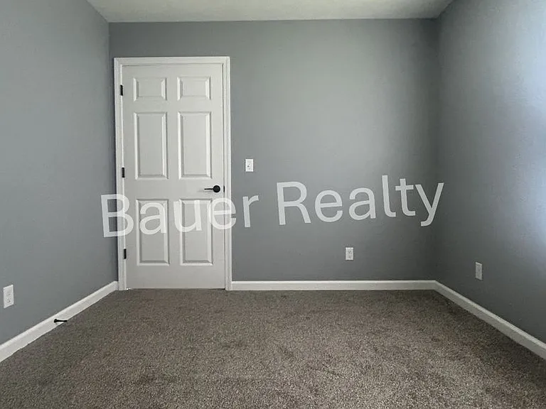 47 Grove Ave — Photo 46
