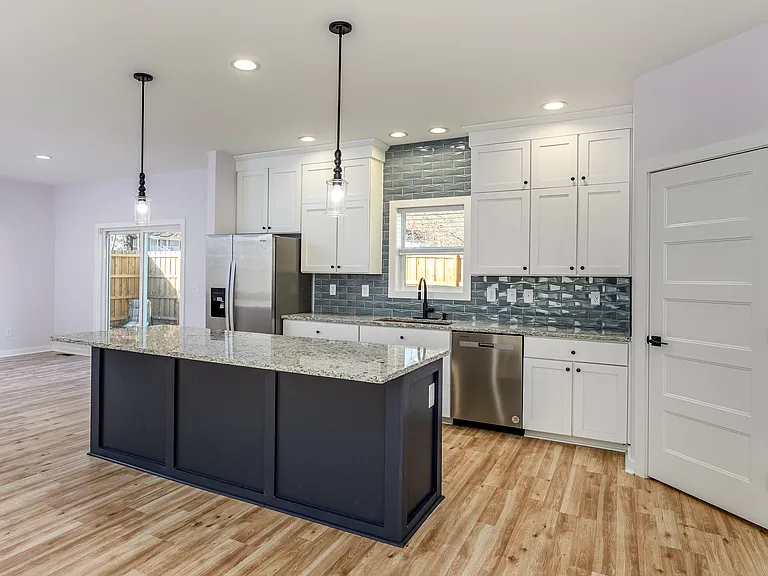 7039 Executive Cir — Photo 3