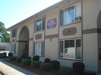 2nd image of 710 Tyler St APT 3