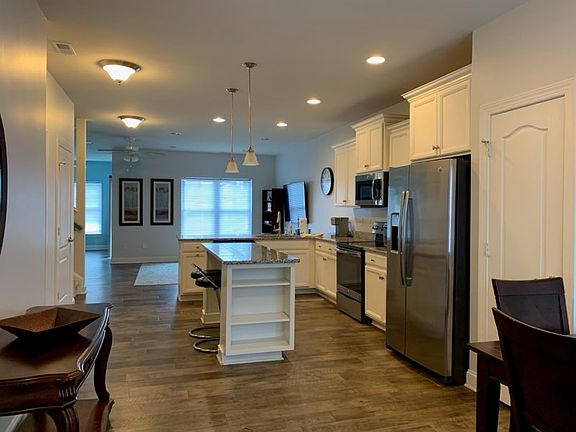 2nd image of 104 Eagle Ct