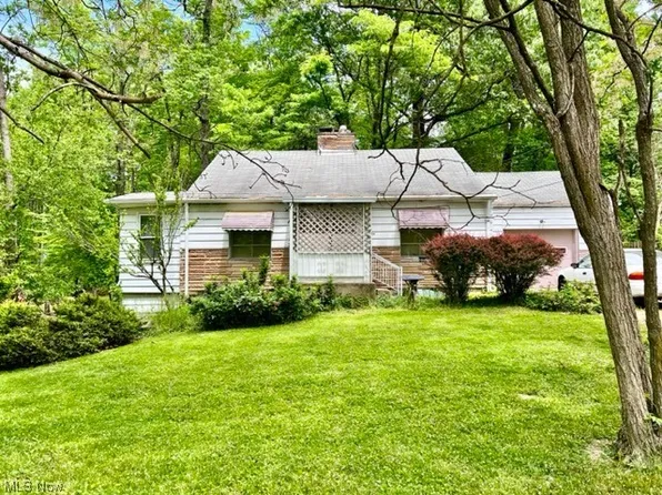 9012 W Pleasant Valley Rd, Cleveland, OH 44130