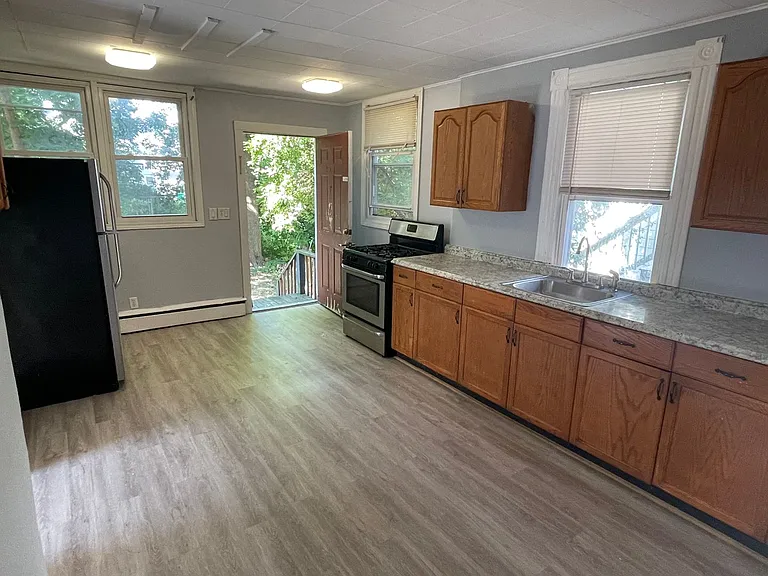 664 State St — Photo 2