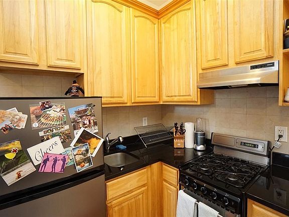 3rd image of 175 E 90th St #2D