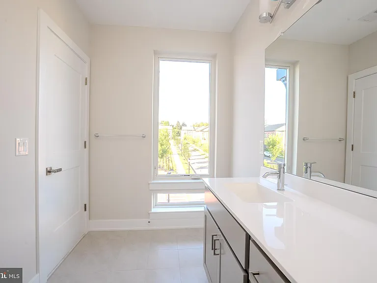112 Village Dr — Photo 29