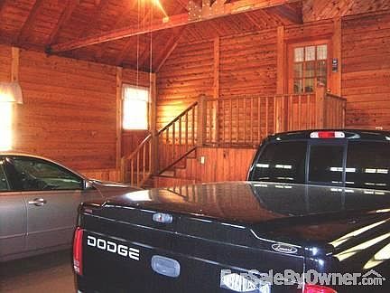 REAR GARAGE INTERIOR
						:
						TRIMMED OUT LIKE HOUSE. KING TRUSSES. STAINED FLOOR. CENTRAL VAC & ELEC. OUTLET.