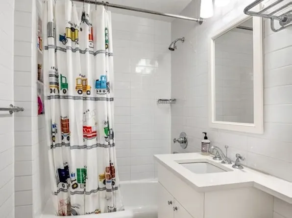 370 East 76th Street image 10 of 12