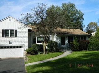 4 Carlton Ln, Rye Brook, NY 10573