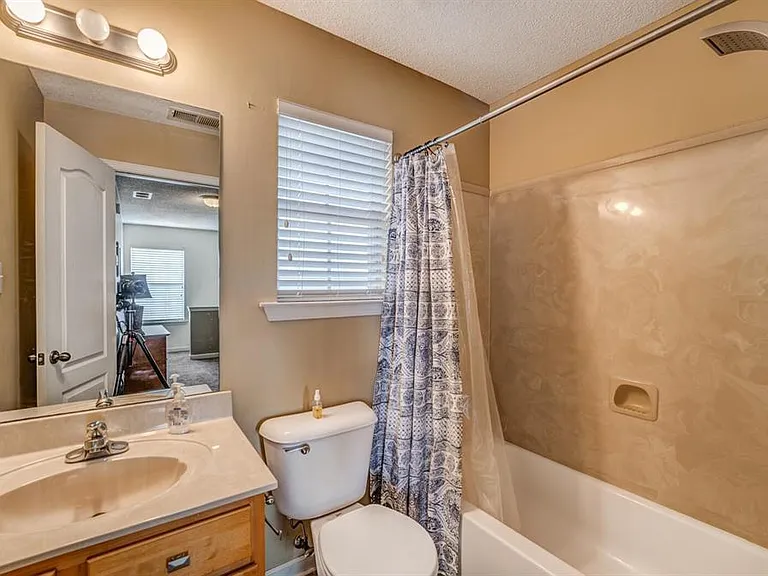 10222 Sterling Ridge Dr — Photo 13