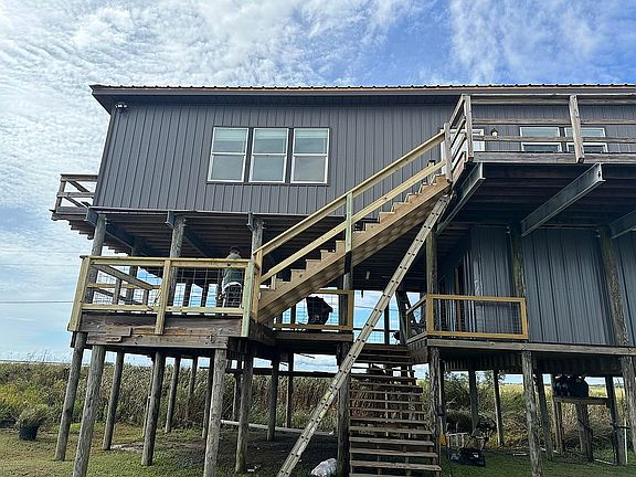 New stairs and railing 