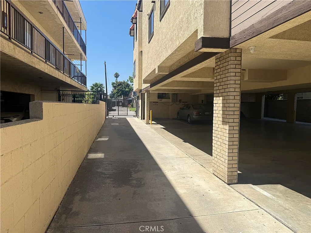 2 bed, 2.5 bath, 1100 sqft, $2,800 — Photo 4