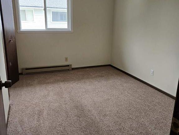 4th image of 309 W 9th St APT 14