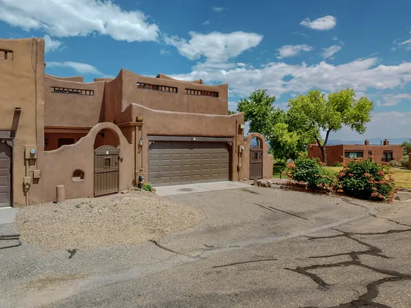 4 Laguna Trl, Corrales, NM 87048