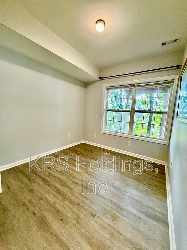 4 bed, 3.5 bath, 2590 sqft, $2,795 — Photo 2