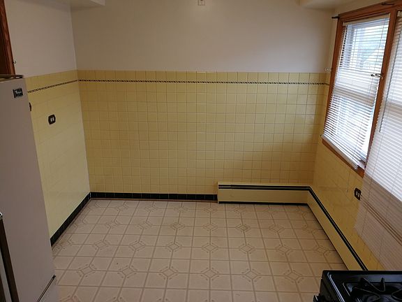 4th image of 6650 W Belmont Ave APT 2