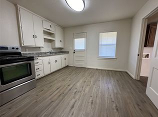 205 10th St, Comanche, TX 76442