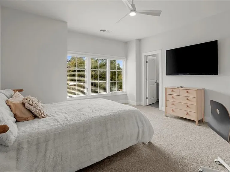 4001 Haverhill Dr NE — Photo 36