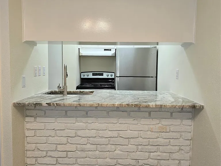 2101 Fountain View Dr #27 — Photo 5